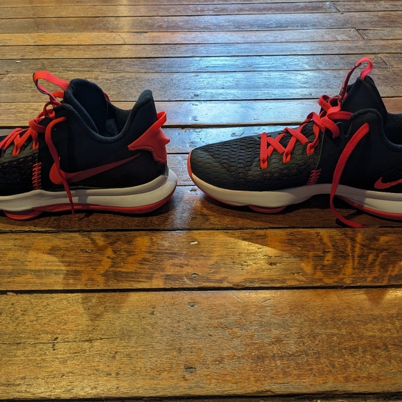 Nike LeBron Witness V - Picture 6 of 10